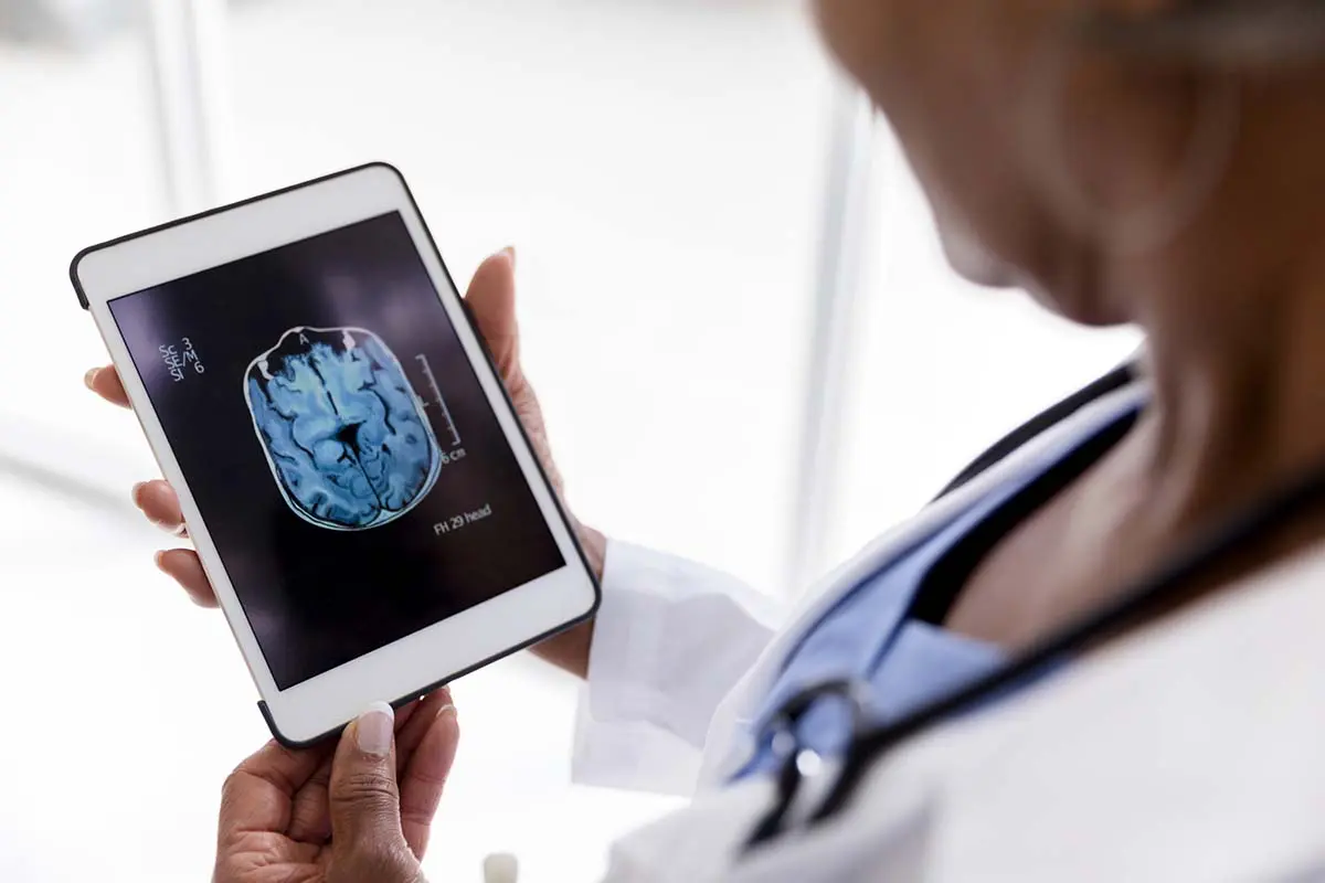 female-doctor-mri